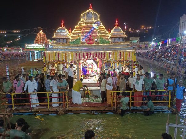 tiruttani-temple-aadi-krithigai-theppam-festival