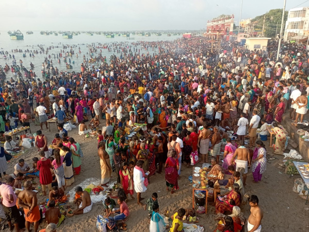 aadi-amavasai-devotees-crowded-in-akni-theertham