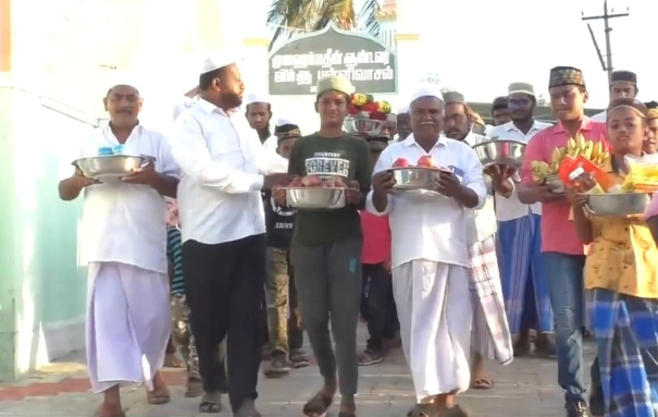 trichy-muslims-given-procession-to-perumal-temple