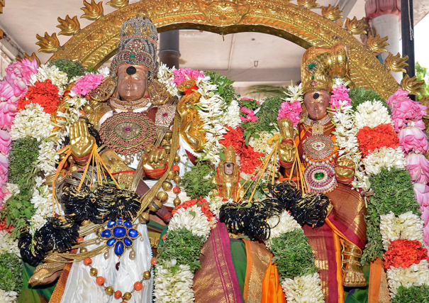 madurai-meenakshi-amman-sundareswarar-temple-festival-avani-moola-thiruvizha-bangle-selling-leelai