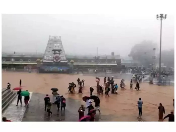 heavy-rain-and-flood-in-tirupati-temple