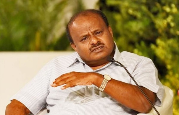 former-chief-minister-kumaraswamy-suffered-a-stroke-admitted-to-apollo-hospital