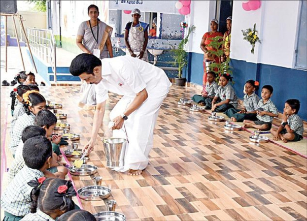 telangana-officials-inspected-chief-ministers-breakfast-program-in-chennai