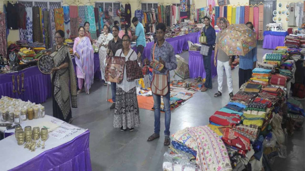 bamboo-sarees-attract-attention-at-craft-fair