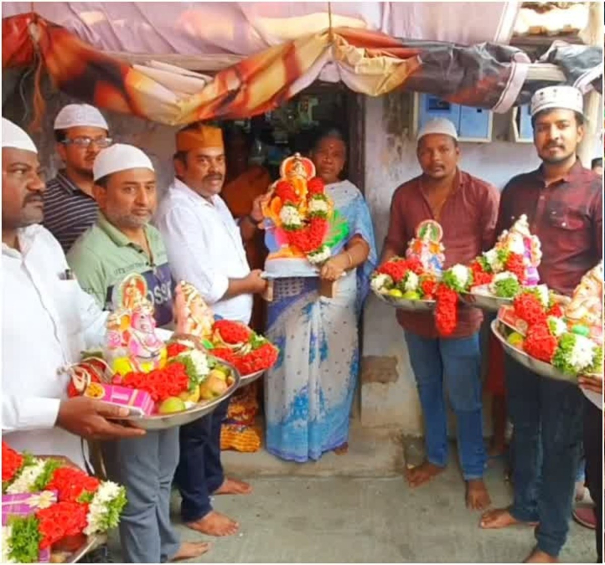 door-by-door-vinayagar-statue-give-to-islamiyars-at-krishnagiri