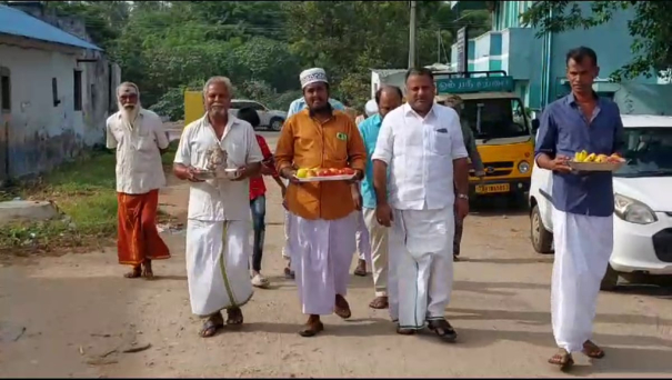 muslims-give-presents-to-vinayagar-idol