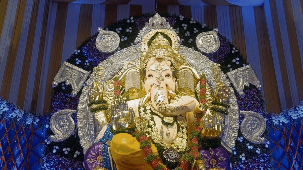 the-worlds-richest-ganesha-statue-installed-in-mumbai-is-adorned-with-69-kg-of-gold-ornaments