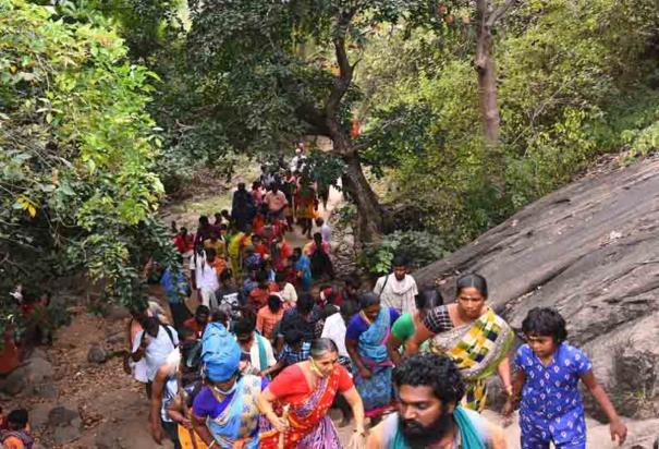 devotees-are-allowed-four-days-to-visit-the-chathuragiri-temple