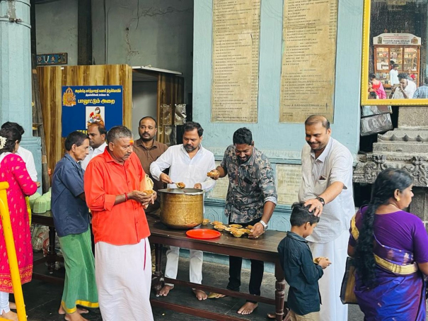 12-thousand-devotees-in-parthasarathi-perumal-temple-udhayanidhi-trust-gave-prasadam