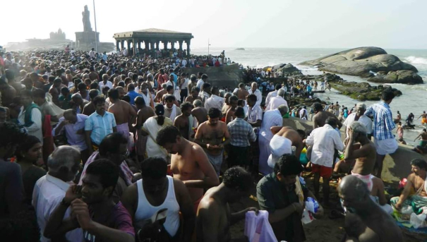 amavasai-devotess-crowded-at-kanniyakumar-shore