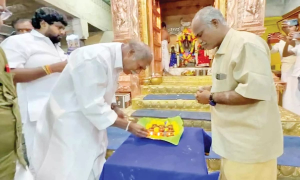 puducherry-chief-minister-rangaswamy-worship-at-thirunageswaram-naganatha-swamy-temple