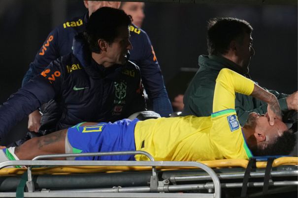 brazils-neymar-suffers-knee-injury-after-horrible-tackle-in-uruguay-match