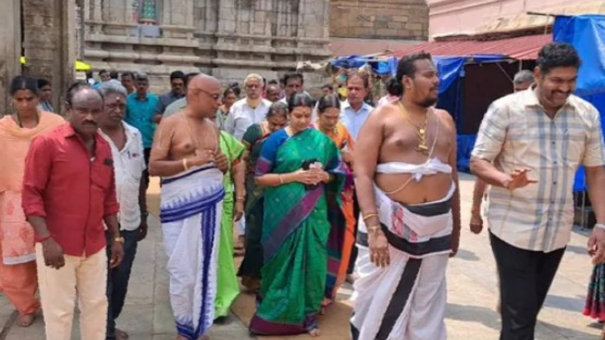 durga-stalin-visited-srirangam-ranganatha-temple