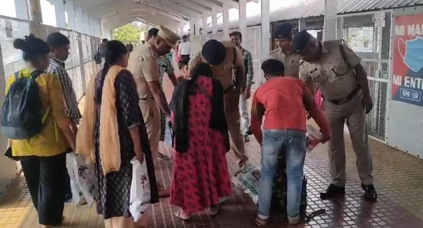 baggage-checking-of-passengers-at-mambalam-railway-station