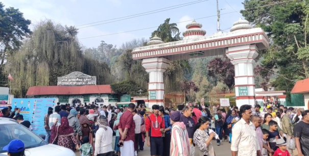 tourists-flock-to-nilgiris-due-to-4-day-holiday