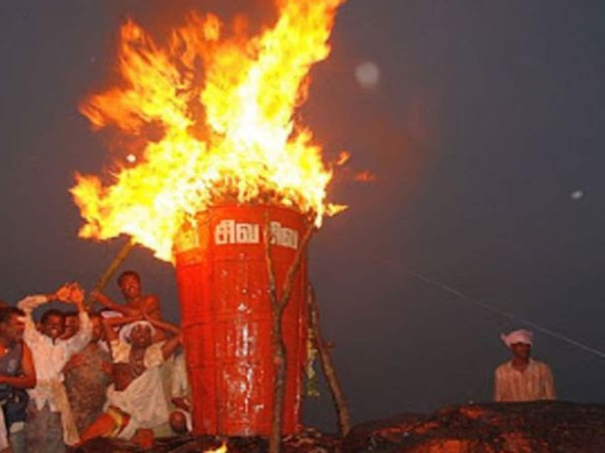 crowded-at-the-venue-where-tickets-were-issued-to-view-the-tiruvannamalai-deepa-festival