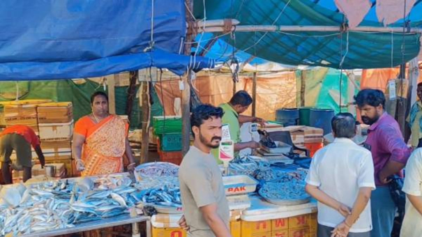 kasimedu-fish-market-deserted-due-to-karthigai-deepam-festival