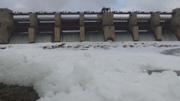 toxic-foam-in-thenpennai-river-at-kelavarapalli-dam-in-krishnagiri