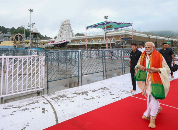 pm-modi-offers-prayers-to-lord-venkateswara-at-tirupati-temple