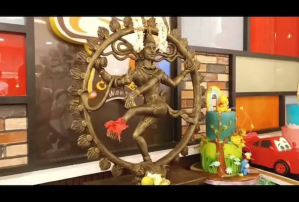 a-bakery-that-created-a-nataraja-statue-out-of-belgium-chocolate