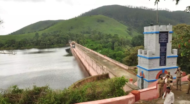 flood-alert-as-mullaiperiyar-dam-reaches-136-feet