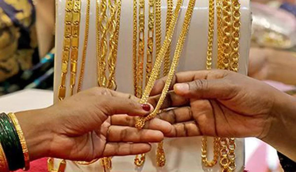 gold-prices-dip-320-rupees-for-a-sovereign