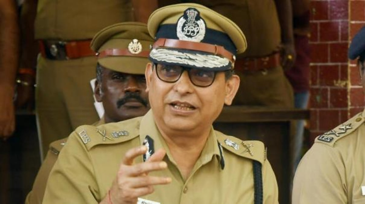 ஜாபர் சாதிக் தன்னுடன் புகைப்படம் எடுத்துக்கொண்டது ஏன்? - தமிழக டிஜிபி சங்கர் ஜிவால் விளக்கம்! | Why did jaffer sadiq take a photo with him tamil nadu dgp shankar jiwal ...