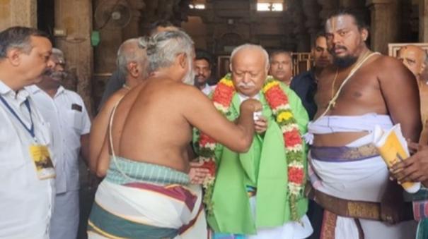 mohan-bhagwat-prayer-at-srirangam-temple