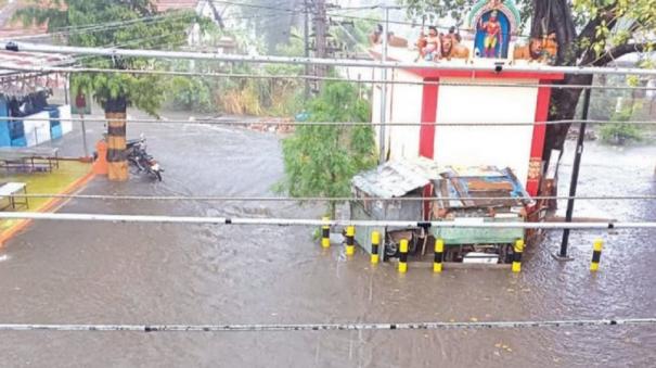 heavy-rain-on-tiruppur-city-people-suffer-as-water-seeps-into-houses