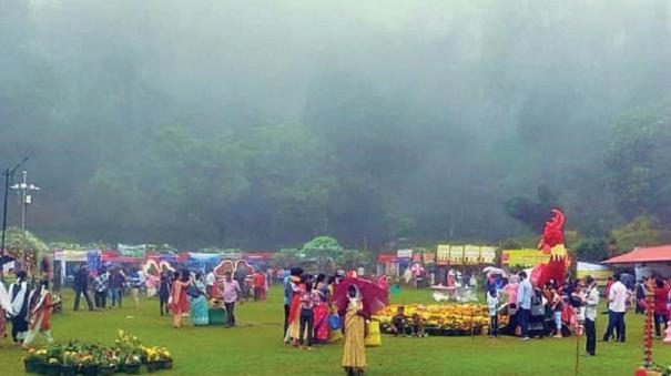 rs-10-47-lakhs-collected-fees-on-3-days-kodaikanal-tourists-flock-to-bryant-park