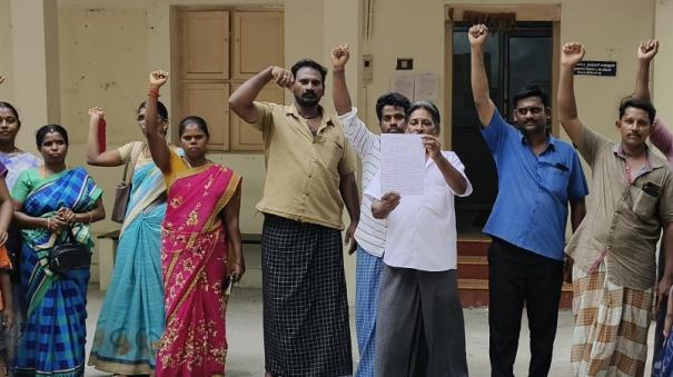 private-school-decision-to-close-school-parents-protest-near-kovilpatti