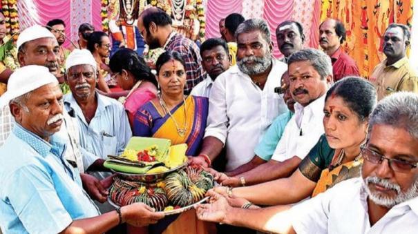 muslims-line-up-for-temple-festival-on-dindigul-an-example-of-religious-harmony