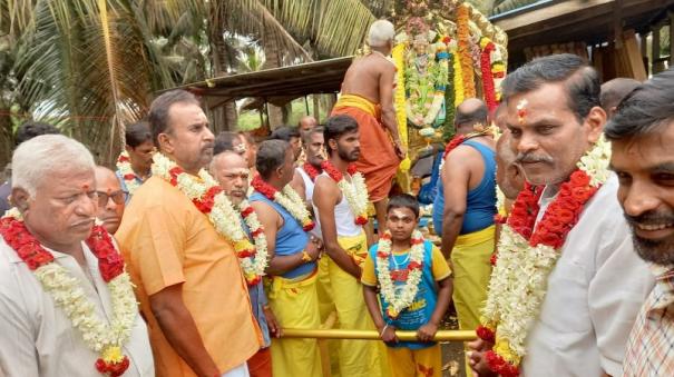 sp-velumani-started-the-chariot-procession-at-the-temple-ceremony