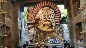 திருநள்ளாறு தர்பாரண்யேஸ்வரர் கோயிலில் தங்க காக வாகனத்தில் சனி பகவான் வீதியுலா