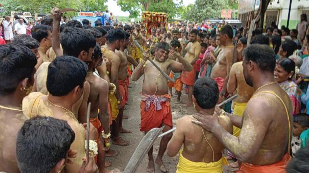 kovilpatti-devotees-who-pay-fine-debt-by-striking-themselves-with-swords-during-temple-festival