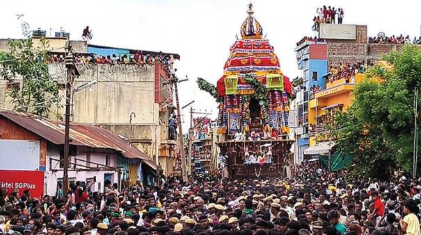 chariot-procession-at-thirumalairaya-perumal-temple