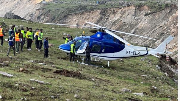 a-helicopter-makes-emergency-landing-in-kedarnath