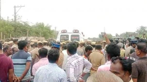 mysterious-death-of-youth-near-neyveli-relatives-protest-by-blocking-ambulance