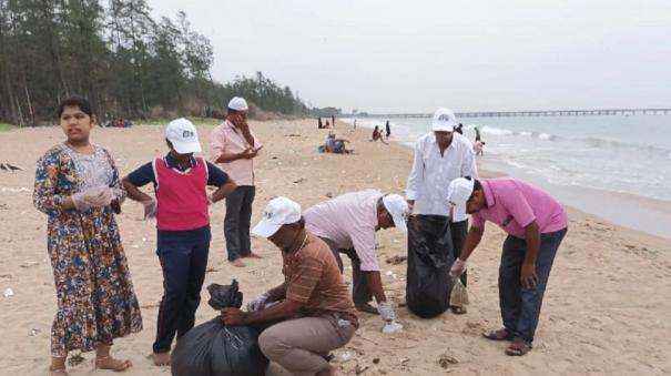 citizens-are-happy-with-the-action-of-cleaning-volunteers-at-nagore-beach