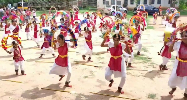 students-bharathanatiyam-perfomance-with-kavadi-and-vel-in-theni