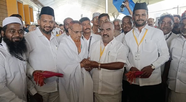 muslims-start-huj-travel-from-chennai-airport-minister-gingee-masthan-wishes