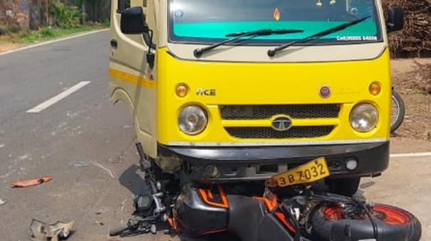 mini-tempo-truck-two-wheeler-collision-two-killed-near-mettur