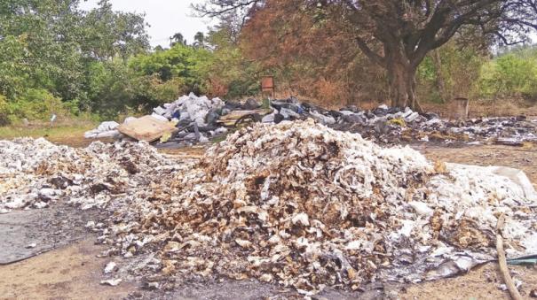 karnataka-state-medical-waste-dumped-at-tamil-nadu-border