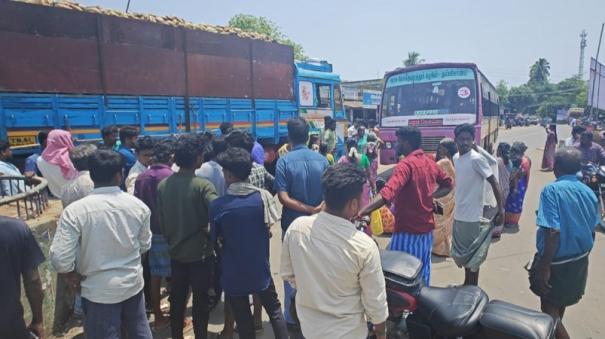 youth-missing-at-temple-festival-near-pudukkottai-relatives-road-block-demanding-rescue