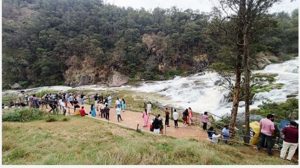 raging-flood-at-baikara-falls