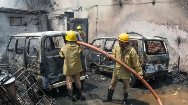 fire-at-seat-cover-tailoring-shop-on-salem-two-cars-bike-damaged