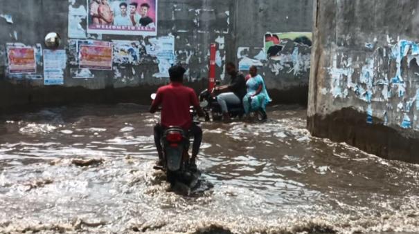 stagnant-water-in-the-cave-passage-in-karur