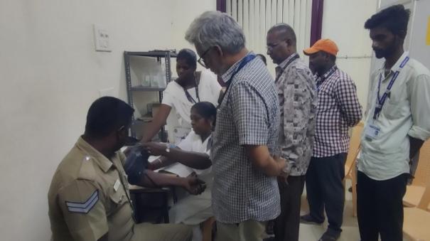 immediate-treatment-of-constable-who-fainted-on-duty-at-kanchipuram-polling-centre