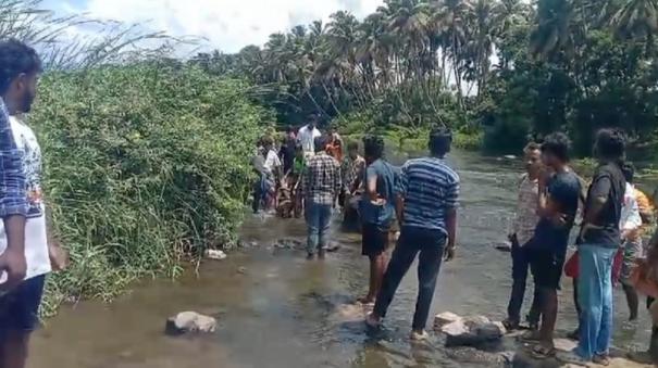 boy-who-went-to-bathe-on-azhiyar-river-drowned-and-dead