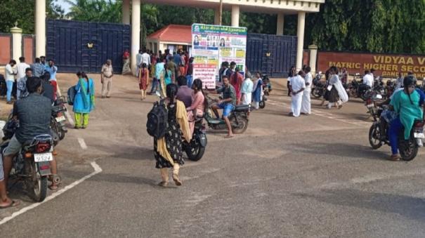 tnpsc-exam-at-166-centers-in-pudukottai-candidates-appeared-early-morning